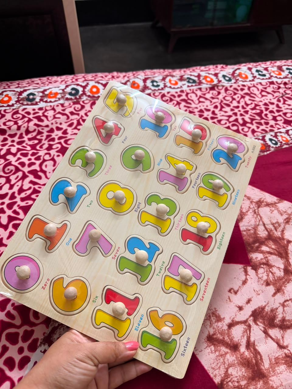 0 to 20 number knob puzzle held in hand